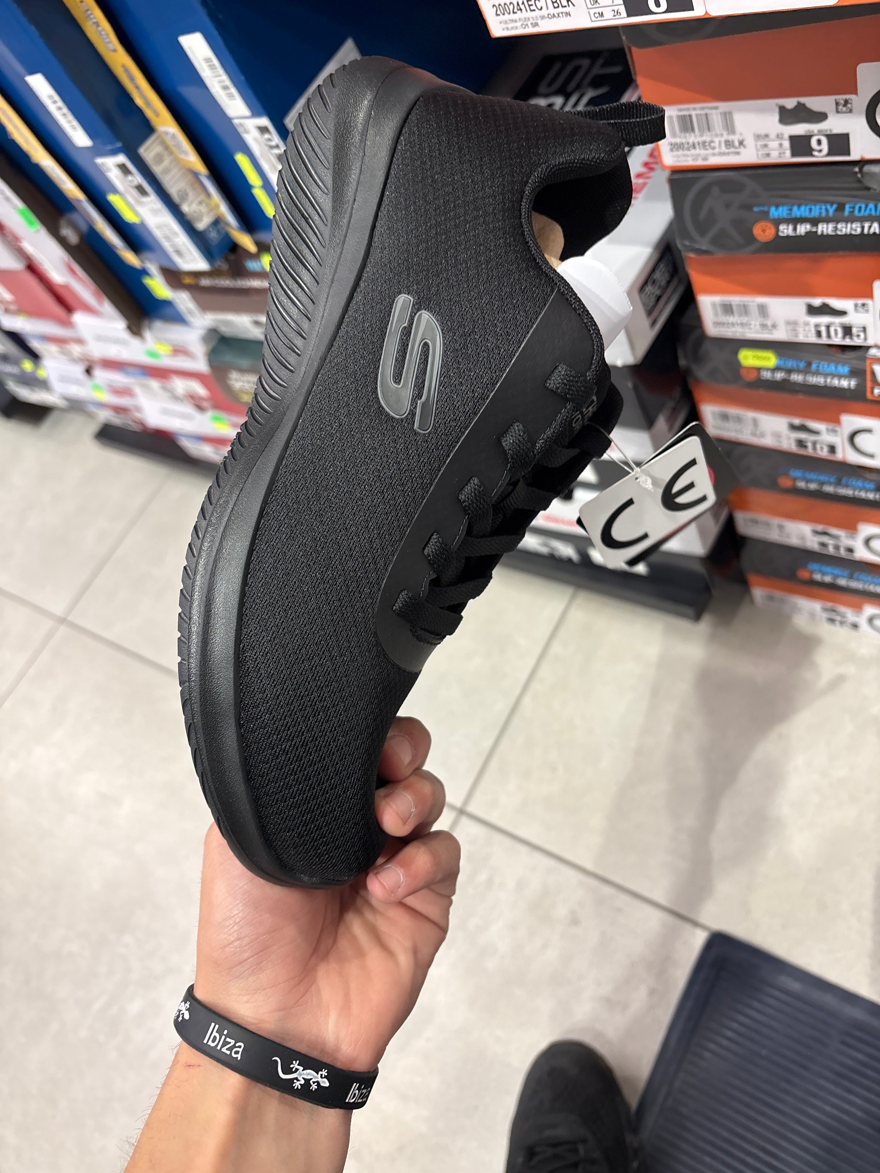 200241EC BLK Skechers